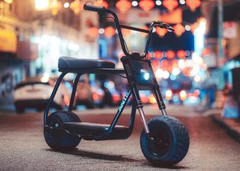 La bicicleta eléctrica Antic del equipo Onewheel puede hacer caballitos eternos