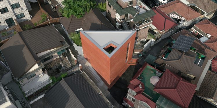 Edificio en capas / Atelier ITCH