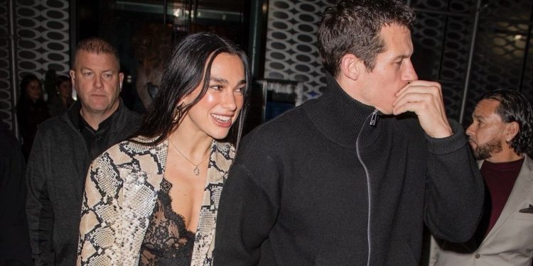 Dua Lipa y Callum Turner tienen una cita nocturna como los Biebers