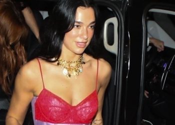 Dua Lipa adopta el estilo local de bistec y cerveza en Brasil