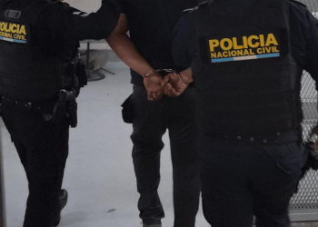 Víctima se defiende de asaltantes en zona 1; uno muere al ser trasladado al hospital