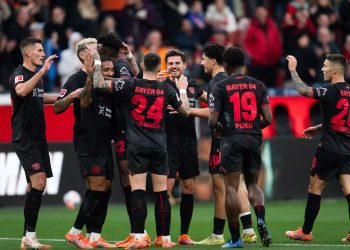 Sin minutos para el Diablito Echeverri, el Bayer Leverkusen goleó en la Bundesliga :: Olé
