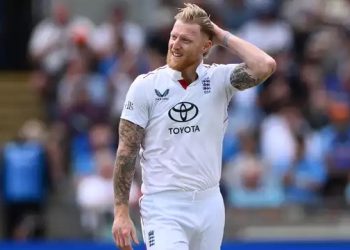 Stokes y Bethell, entre los 14 jugadores que recibieron contratos de dos años con el BCE