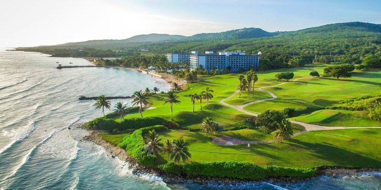 Lo que hay que saber sobre el cierre de hoteles de puntos en Jamaica tras el huracán Melissa