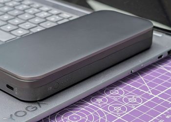 Revisión del banco de energía para computadora portátil Lenovo Go USB-C: controle el desorden de las bolsas gracias a un cable de carga incorporado