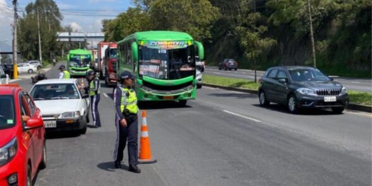 En solo 12 días, decenas de conductores excedieron los límites de velocidad en la Simón Bolívar y Ruta Viva.