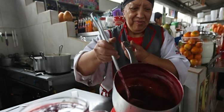 La colada morada no solo es tradición: estos son sus beneficios para tu salud, según la ciencia
