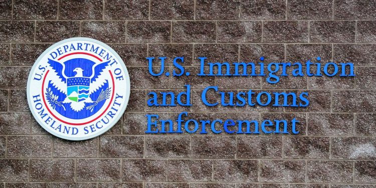 El DHS mantuvo registros de la policía de Chicago durante meses en violación de las normas de espionaje nacional