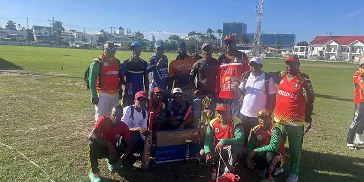 Essequibo Masters eclipsa a Regal Masters para reclamar la Copa de Softbol Unity patrocinada por Trophy Stall
