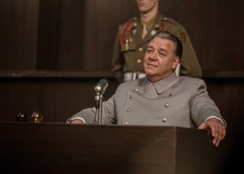 Los críticos de cine dicen que Russell Crowe está de vuelta en la contienda por los premios más de 20 años desde la última nominación al Oscar