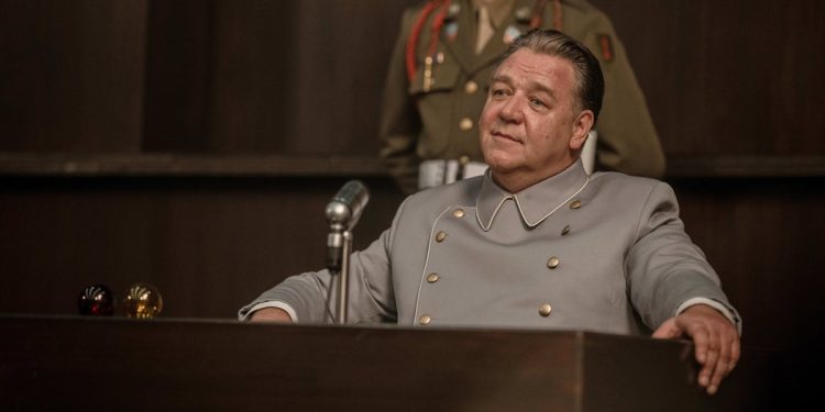 Los críticos de cine dicen que Russell Crowe está de vuelta en la contienda por los premios más de 20 años desde la última nominación al Oscar