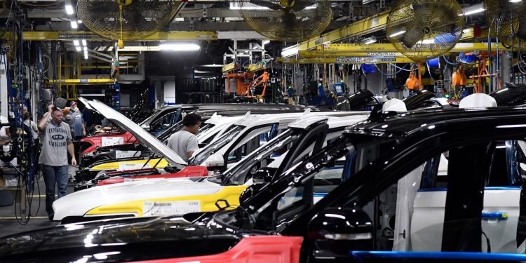 Panel del Senado cuestionará las mejoras en la seguridad de los automóviles que «hacen que los vehículos sean demasiado costosos»