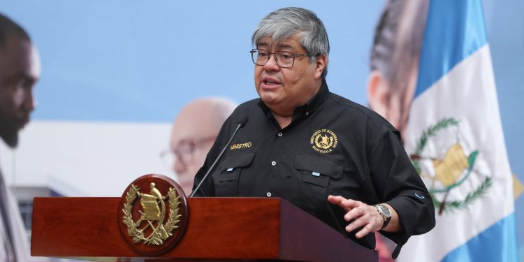 Francisco Jiménez, exministro de Gobernación, es buscado por Interpol por fuga de recursos del Barrio 18