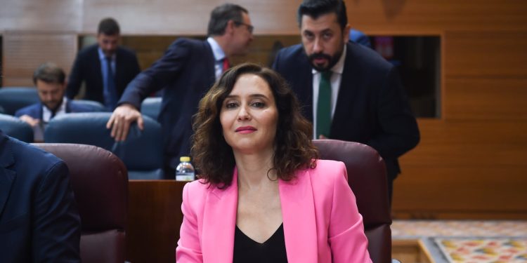 El Gobierno llevará a los tribunales a Ayuso por el registro de objetos al aborto