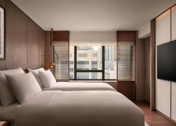 Ganancias inesperadas con tarjetas de crédito y recortes de empleos en IA