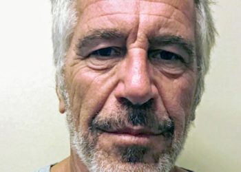 Jeffrey Epstein afirmó tener un conocimiento íntimo de las opiniones de Donald Trump en mensajes de texto con el asesor de Bill Gates