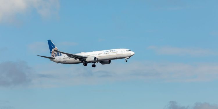 ¿Qué vuelos se están cancelando debido al cierre del gobierno?