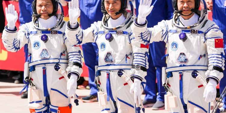 La basura espacial pudo haber chocado contra una nave con tripulación china en órbita terrestre baja