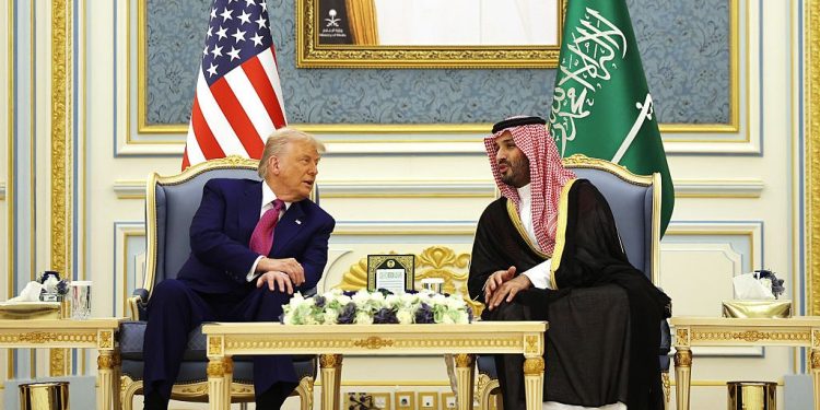Trump y el príncipe heredero saudita se reúnen para conversaciones de alto riesgo