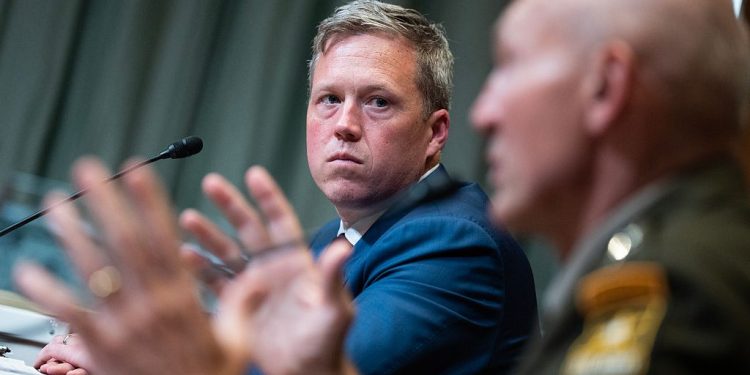 El secretario del Ejército emerge como actor clave en las conversaciones sobre Ucrania