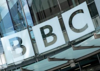 La Casa Blanca se regodea después de que el jefe de la BBC renunciara por 'errores' en la cobertura de Trump – POLITICO