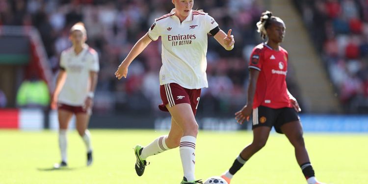 La defensa del Arsenal Katie Reid se perderá el resto de la temporada tras una lesión del ligamento cruzado anterior en el entrenamiento