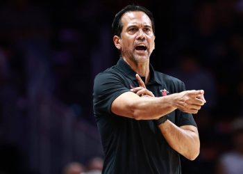 El entrenador del Heat, Erik Spoelstra, está «agradecido» que la familia está a salvo después de que el incendio destruyera su casa