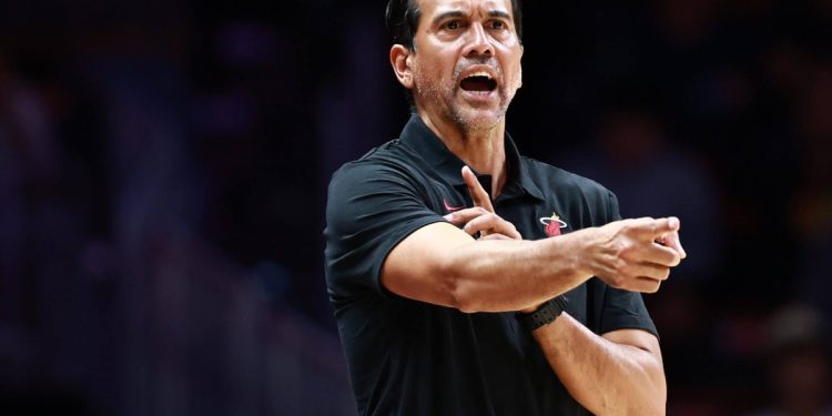El entrenador del Heat, Erik Spoelstra, está «agradecido» que la familia está a salvo después de que el incendio destruyera su casa