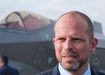 Bélgica dice que drones sospechosos 'vienen a espiar' aviones de combate y municiones – POLITICO