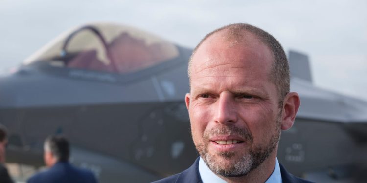 Bélgica dice que drones sospechosos 'vienen a espiar' aviones de combate y municiones – POLITICO