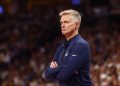 Steve Kerr rinde homenaje al entrenador de Oakland asesinado, John Beam, y pide acciones contra la violencia armada