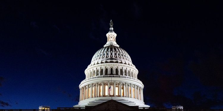 Cierre del gobierno: la Cámara envía un proyecto de ley de gastos a Trump