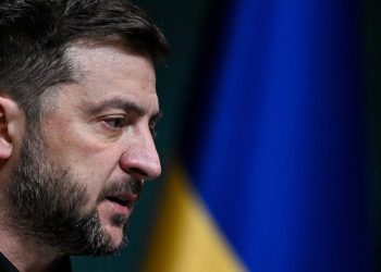 El plan de paz de Trump está llevando a Ucrania al borde del abismo, dice Zelenskyy – POLITICO