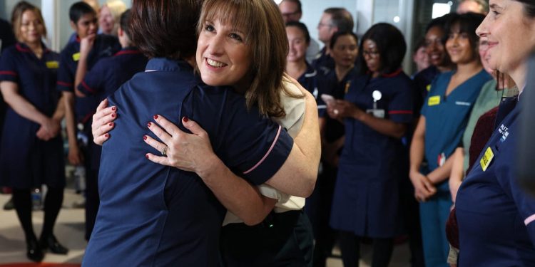 Un presupuesto filtrado muestra que la política británica todavía vive al día – POLITICO