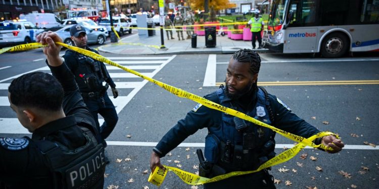 Dos miembros de la Guardia Nacional de Virginia Occidental resultan gravemente heridos en un tiroteo en Washington DC