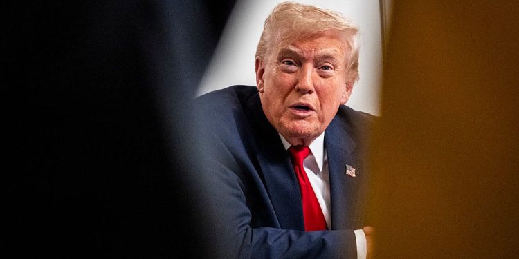 Trump suspende todas las decisiones sobre solicitudes de asilo en una amplia represión migratoria