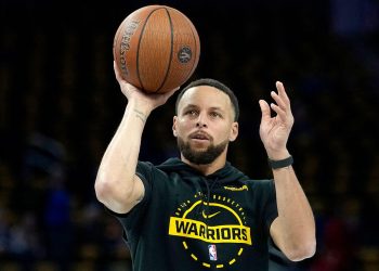 Los Warriors agradecen que la lesión del cuádriceps de Stephen Curry no sea tan grave como se temía: «Es un gran alivio»