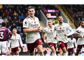 El Arsenal gana en Burnley y tiene siete puntos de ventaja