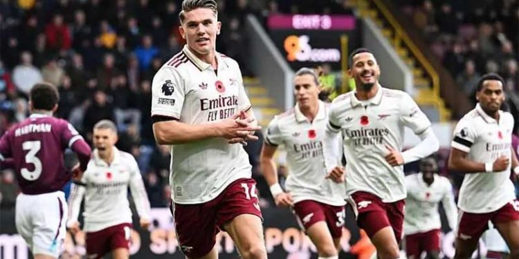El Arsenal gana en Burnley y tiene siete puntos de ventaja