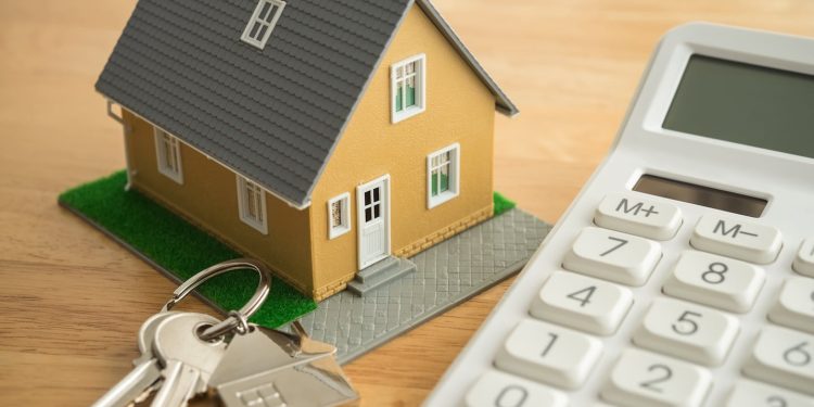 Crédito para vivienda sufre golpe por fuerte caída en operaciones en dólares