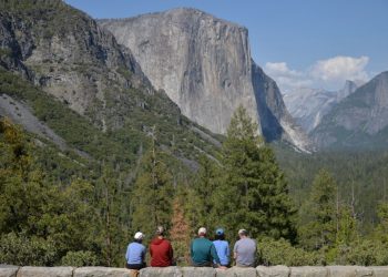 Estados Unidos cambiará 100 dólares a turistas extranjeros para visitar parques nacionales