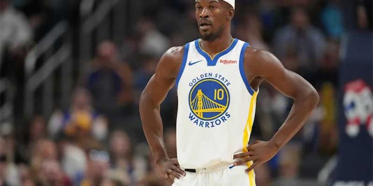 Jimmy Butler abandona temprano la victoria de los Warriors sobre los Suns por una lesión en la espalda baja