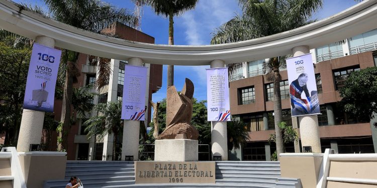 El TSE recibe respaldo de 22 organismos electorales de América ante ataques políticos