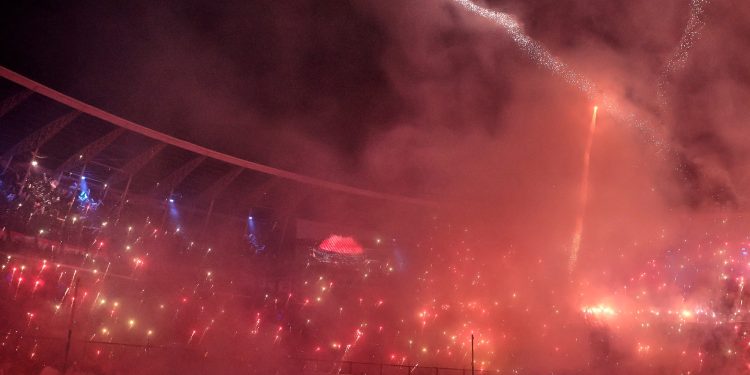 La sanción de la Aprevide a Racing por la pirotecnia en el recibimiento ante Flamengo :: Olé