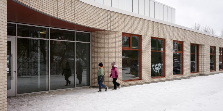 Escuela Louis-Saint-Laurent / STGM Architectes + Ateliers Architecture