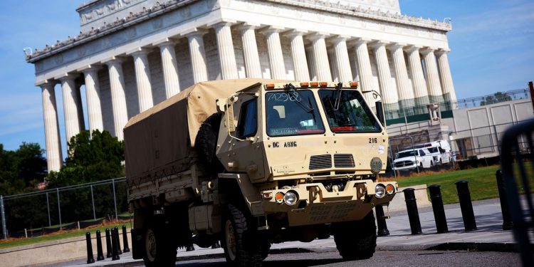 El ejército estadounidense quiere reparar su propio equipo. Los contratistas de defensa están intentando derribar eso