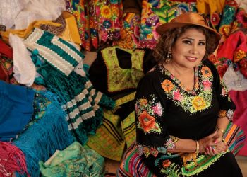 Amanda Portales: por qué un presidente de Corea del Norte la aplaudió, los escenarios más insólitos a los que llevó la música andina y cómo se volvió la Novia del Perú | Polleras | tlcnota | SOMOS