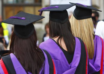 La represión de la inmigración por parte de los laboristas podría costarle al Reino Unido £4.400 millones, admite la propia evaluación del Ministerio del Interior