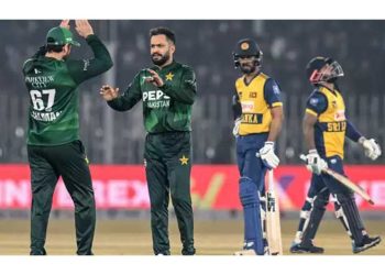 Nawaz y Afridi llevan a Pakistán a la victoria en las tres series