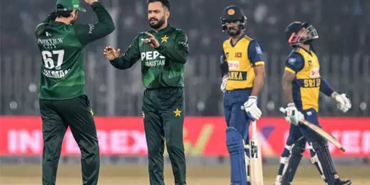 Nawaz y Afridi llevan a Pakistán a la victoria en las tres series